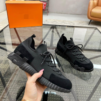 Unisex αθλητικά παπούτσια με επάνω μέρος από συνδυασμό υλικών, διαπνέουσα εσωτερική επένδυση από δίχτυ, λατέξ εσωτερικός πάτος, κλείσιμο με κορδόνια, καουτσούκ σόλα