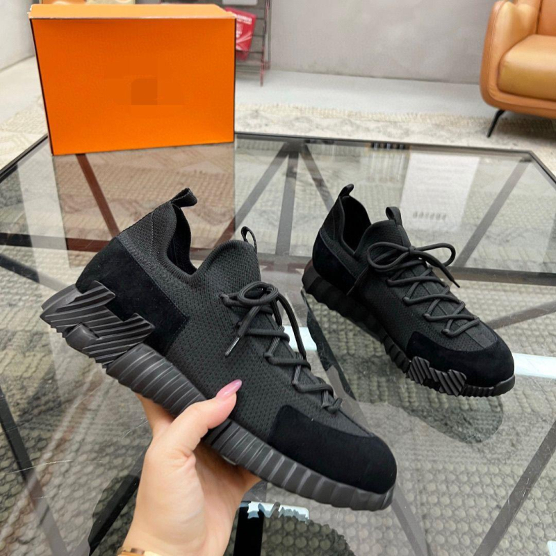 Unisex αθλητικά παπούτσια με επάνω μέρος από συνδυασμό υλικών, διαπνέουσα εσωτερική επένδυση από δίχτυ, λατέξ εσωτερικός πάτος, κλείσιμο με κορδόνια, καουτσούκ σόλα