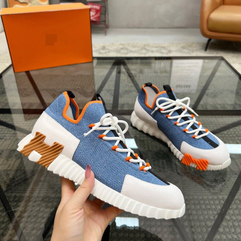 Unisex αθλητικά παπούτσια με επάνω μέρος από συνδυασμό υλικών, διαπνέουσα εσωτερική επένδυση από δίχτυ, λατέξ εσωτερικός πάτος, κλείσιμο με κορδόνια, καουτσούκ σόλα