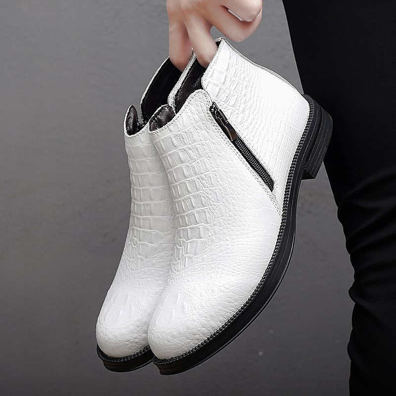 Martin saapad kahekordse veisnahaga ülaosaga, kummist taldaga, ümmargune varvas, keskmise kõrgusega kont 3–5 cm, külg tõmblukk