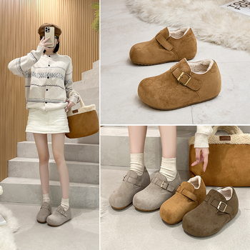 Birkenstock-stil mokasine s debelim platformom, gornji materijal od prave ovčje kože, unutrašnji dio od vune i kašmira, okrugli nos, peta 6–8 cm, potplat od prirodne gume