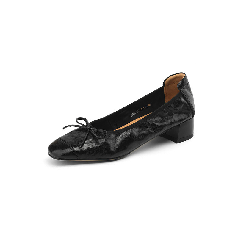 Casual mokasine od mikrovlakna s četvrtastim nosom; niski debeli potpetica 1–3 cm; unutarnja od prasje kože; potplat od teleće tetive; otvor srednje dubine 7–11 cm; ljeto 2024.