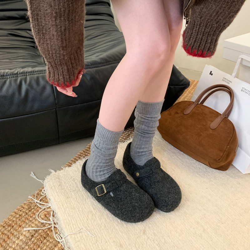 Sieviešu kokvilnas kurpes ar mākslīgu pūka iekšējo apdari, zems papēdis 1-3 cm, apaļš purns, gumijas zole, vienkrāsains raksts