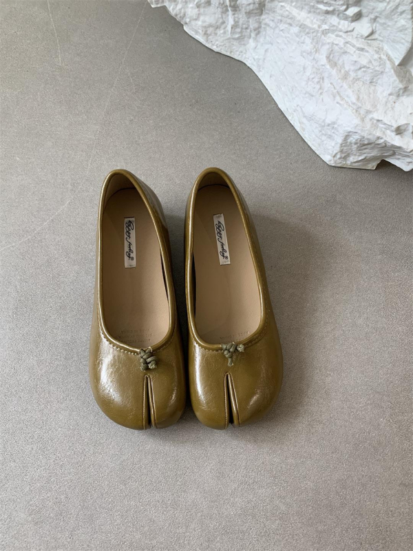 Sieviešu kurpes ar dalītu pirkstu un bieza zole, virsdaļa no super fibra, PU iekšējā odere, 3-5 cm papēdis