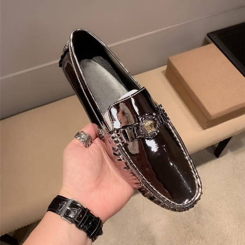 Loafers od kože prvoklase kvalitete, gornji dio od kože, okrugli vrh, gumeni potplat, injekcijski oblikovan potplat, prozračni i protuklizni