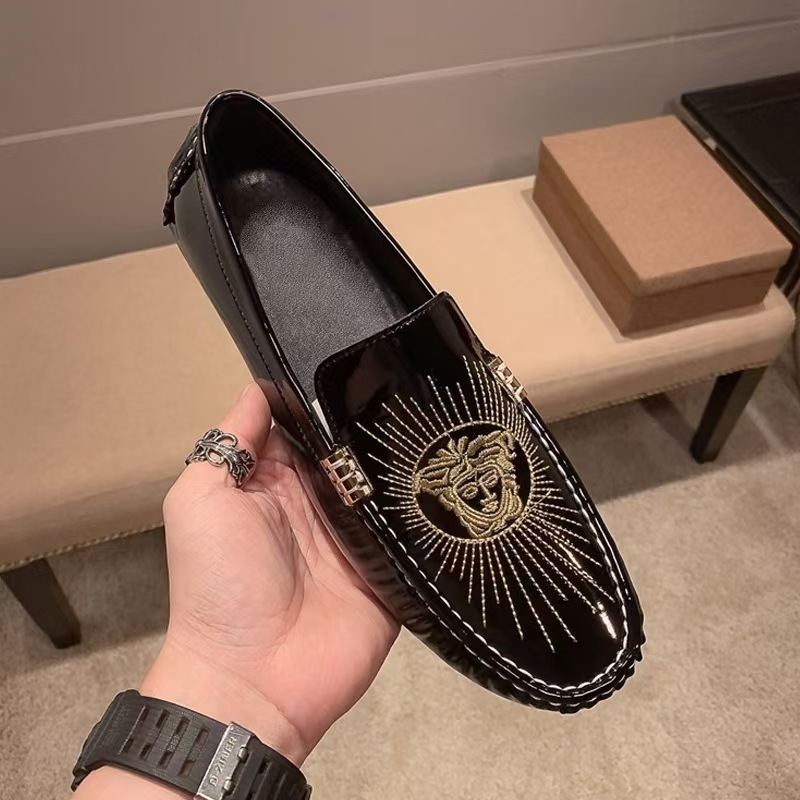 Loafers od kože prvoklase kvalitete, gornji dio od kože, okrugli vrh, gumeni potplat, injekcijski oblikovan potplat, prozračni i protuklizni