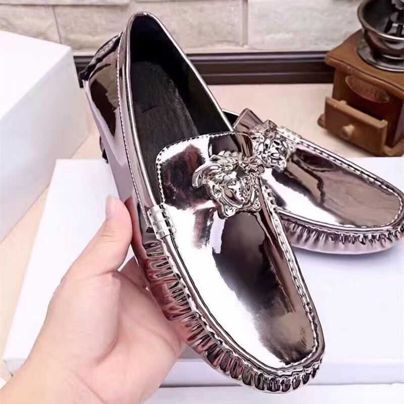 Loafers od kože prvoklase kvalitete, gornji dio od kože, okrugli vrh, gumeni potplat, injekcijski oblikovan potplat, prozračni i protuklizni