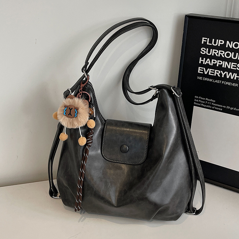 Torba preko ramena - crossbody, PU materijal, horizontalni kvadratni oblik, zatvaranje poklopcem, unutarnji džep sa zatvaračem