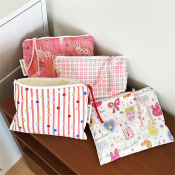 Козметична чанта – унисекс компактна чантичка за козметика, полиестер, подплата канва, животински принт, за съхранение (Унисекс • Полиестер • Канва подплата • Животински принт • Пролет 2025)