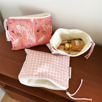 Козметична чанта – унисекс компактна чантичка за козметика, полиестер, подплата канва, животински принт, за съхранение (Унисекс • Полиестер • Канва подплата • Животински принт • Пролет 2025)