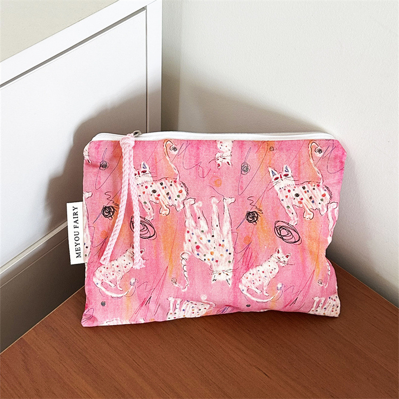 Козметична чанта – унисекс компактна чантичка за козметика, полиестер, подплата канва, животински принт, за съхранение (Унисекс • Полиестер • Канва подплата • Животински принт • Пролет 2025)
