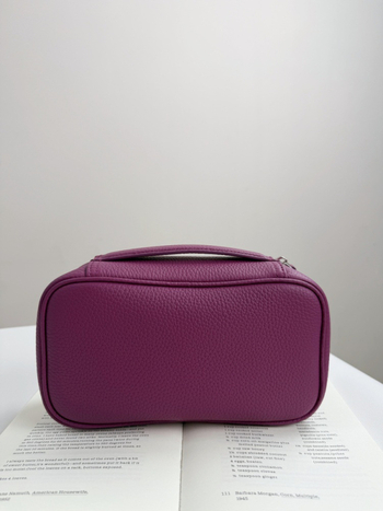 Кожена козметична чанта за пътуване — първи слой телешка кожа, подплата найлон, минималистичен лукс