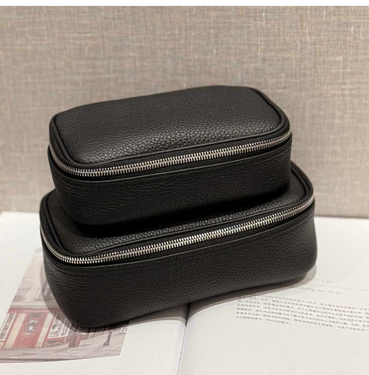 Кожена козметична чанта за пътуване — първи слой телешка кожа, подплата найлон, минималистичен лукс