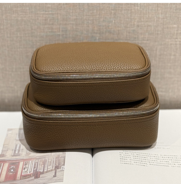 Кожена козметична чанта за пътуване — първи слой телешка кожа, подплата найлон, минималистичен лукс