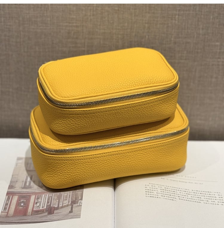 Кожена козметична чанта за пътуване — първи слой телешка кожа, подплата найлон, минималистичен лукс