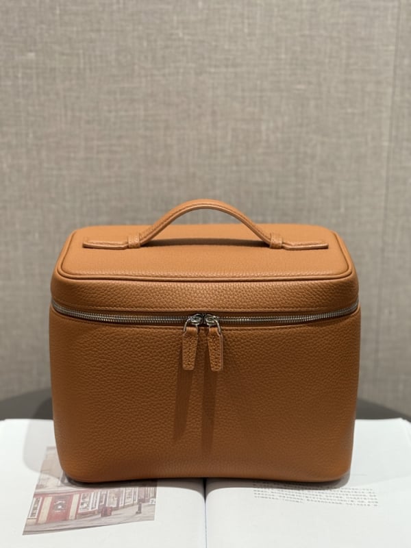 Козметична чанта от кожа от първи слой, портативен несесер за пътуване, стил урбан минимализъм, подплата от плат, едноцветен модел