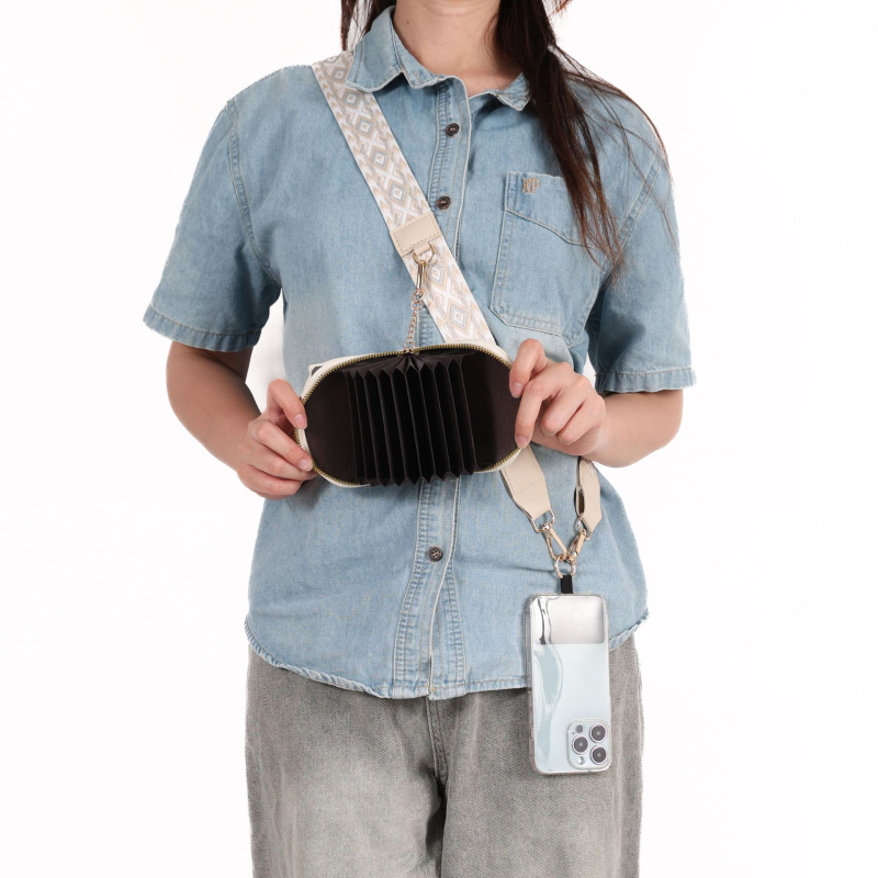 Ιμάντας τσάντας/ώμου - Πολυεστέρας; Λειτουργίες: Αντοχή στη φθορά; Μείωση φόρτου; Προστασία της σπονδυλικής στήλης; Στυλ: Αστική απλότητα; Μοτίβο: Γεωμετρικά μοτίβα