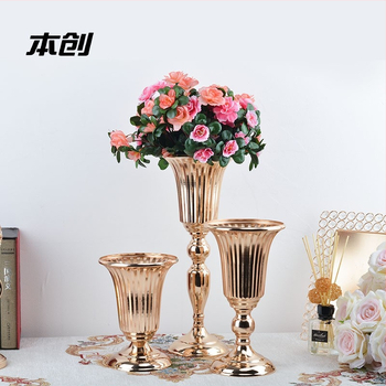 Dzelzs puķu vāzes kāzām un telpu dekorācijai — Benchon; materiāls: dzelzs; stils: 788561635; kategorija: telpas izkārtojuma elementi