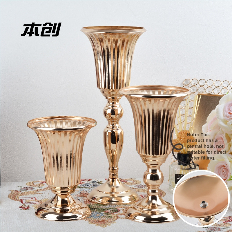 Dzelzs puķu vāzes kāzām un telpu dekorācijai — Benchon; materiāls: dzelzs; stils: 788561635; kategorija: telpas izkārtojuma elementi