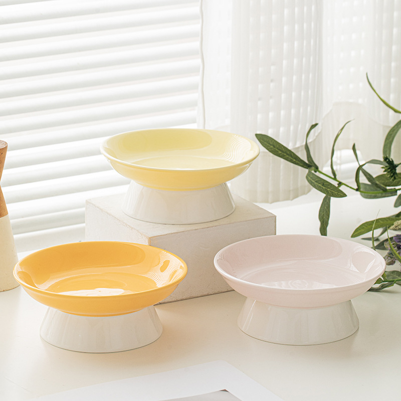 Κεραμικό μπολ για γάτες με κεκλιμένο χείλος που αποτρέπει την ανατροπή, κατάλληλο για τροφή και νερό. Μάρκα: Picking up the moon without being stained. Προέλευση: Chaozhou, Guangdong.