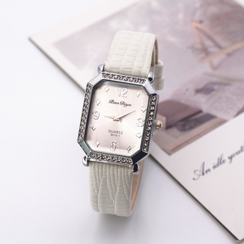 Ženski kvarcni sat s pravokutnim cifernikom, kožni imitacijski remen, kućište od legure, promjer 30 mm