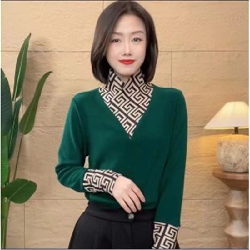 Оверсайз плетен пуловер с V-образно деколте, гладка тъкан, стил кралска сестра, зима 2024