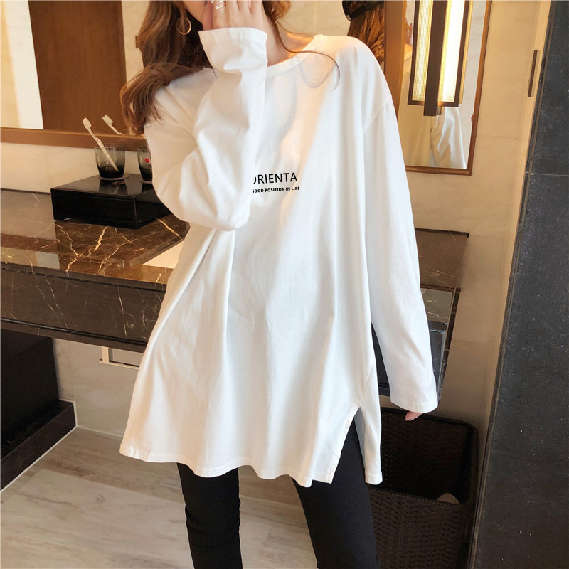 Grūtnieču top ar garām piedurknēm no tīras kokvilnas, apaļā kakla atvere, parastais garums 50–65 cm