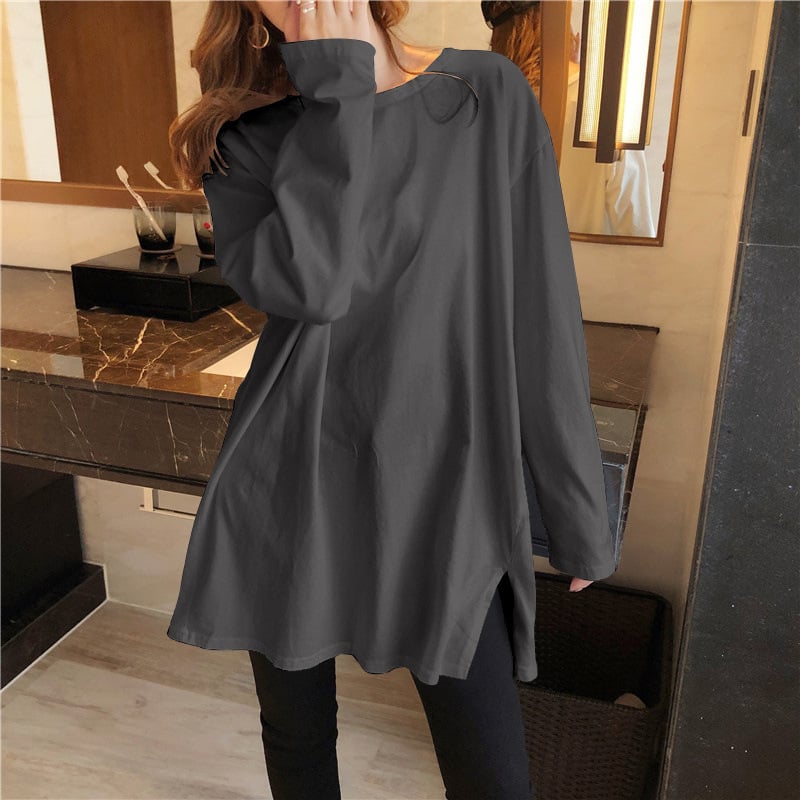 Grūtnieču top ar garām piedurknēm no tīras kokvilnas, apaļā kakla atvere, parastais garums 50–65 cm