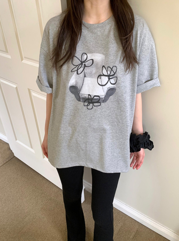 Тениска от памук с флорална щампа, къс ръкав, кръгло деколте, свободна кройка