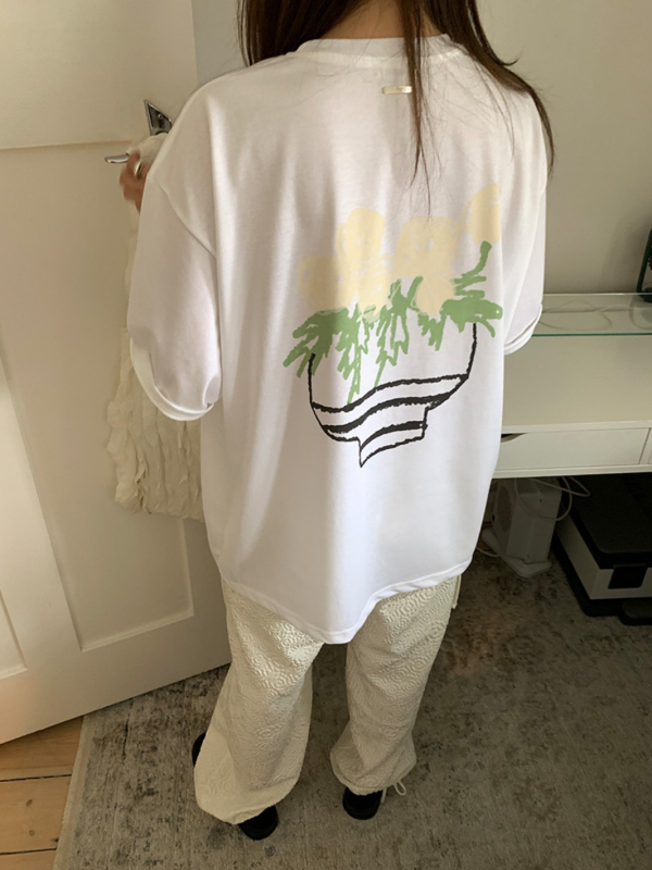 Тениска от памук с флорална щампа, къс ръкав, кръгло деколте, свободна кройка