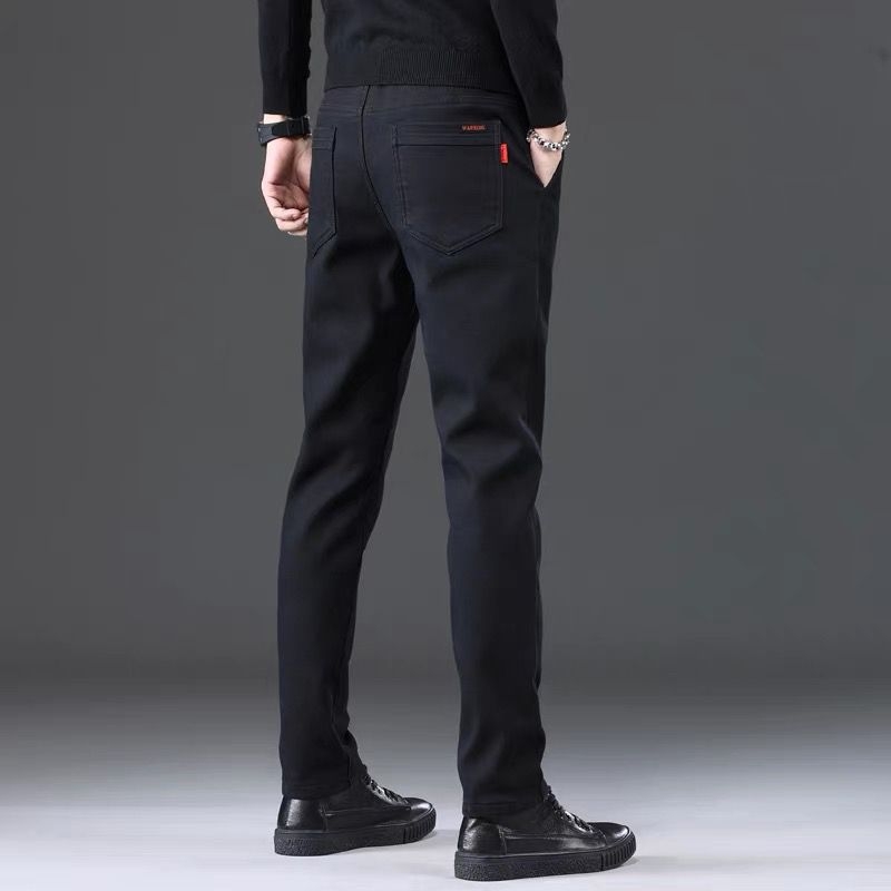 Férfi hétköznapi egyenes szabású nadrág fleece-béléssel, középmagasságú derékkal, övvel és cipzárral