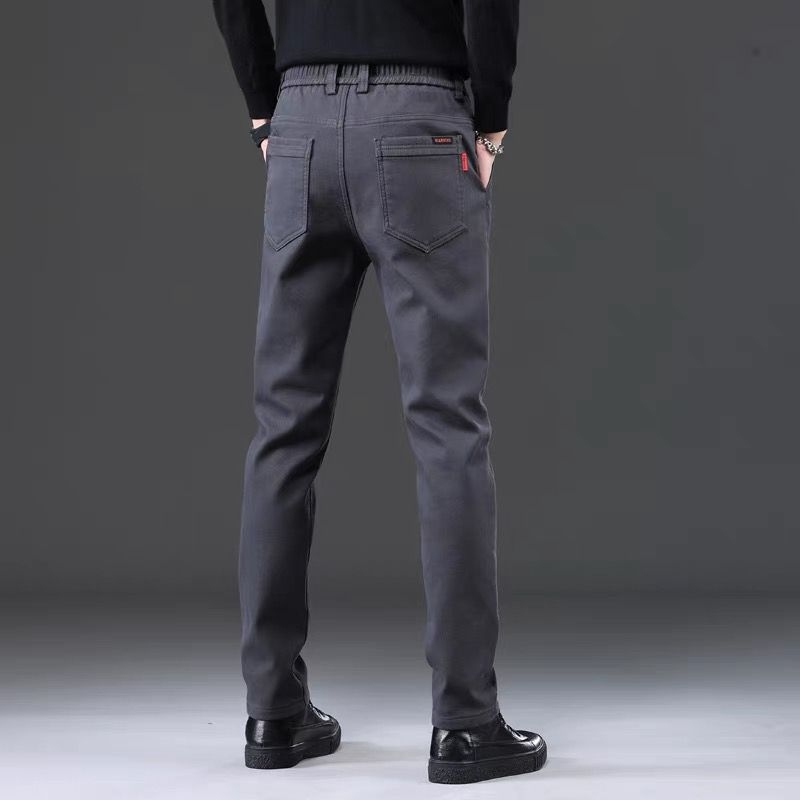 Férfi hétköznapi egyenes szabású nadrág fleece-béléssel, középmagasságú derékkal, övvel és cipzárral