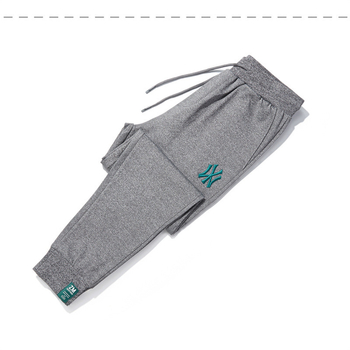 Meeste igapäevased püksid paneeliõmblustega (slim straight lõige; puuvillasegu kangas; keskmine vöökoht; triikimisvaba; kevad 2025)