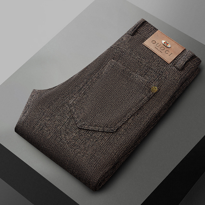 Férfiaknak szóló egyenes szabású casual nadrág gyapjú–gyapot keverékből, fleece béléssel, középmagas derék övvel, cipzáras záródás, mikro-elasztikus anyag