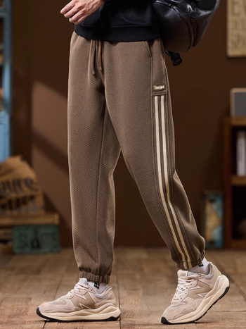 Férfi sportnadrág fleece-belelt poliészterből, laza szabás, középső derék, kötős zár, téli viselet