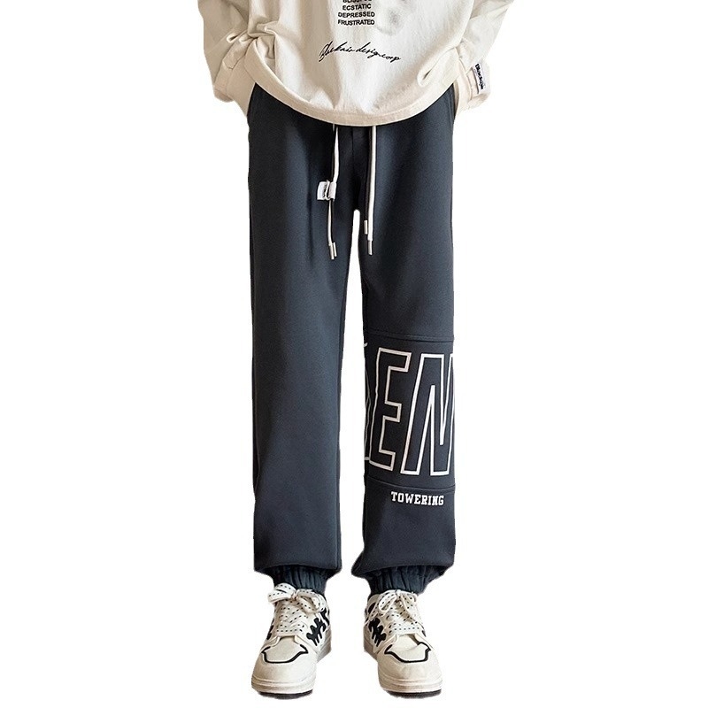 Férfi fleece‑szálas sportnadrág laza szabás, középső derék, húzózsinóros zárás, bokához illeszkedő mandzsetta, poliészter keverék