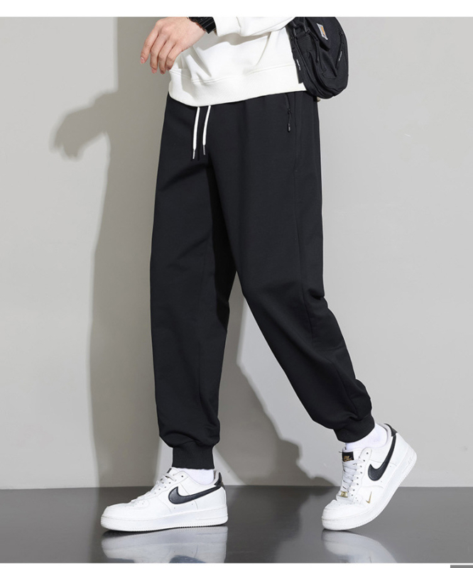 Férfi sportos nadrág, laza szabású, középmagas derekú, kötős zárás és öv, fleece pamut anyag