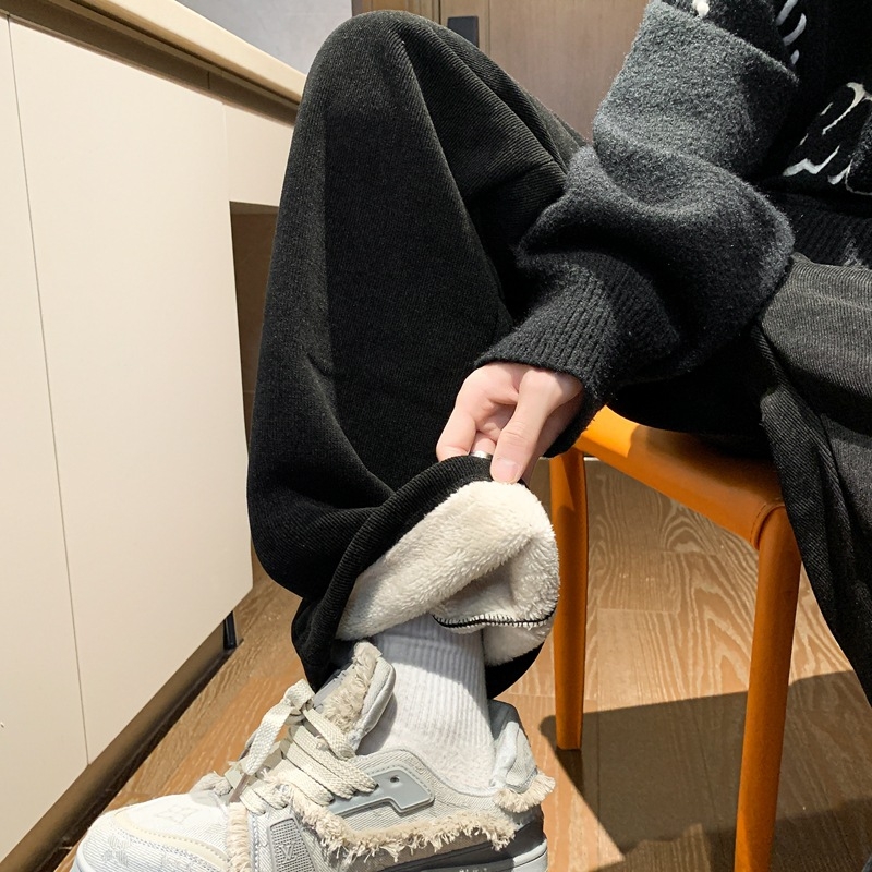 Férfi fleece-béléssel ellátott tréner nadrág bambuszrostból, vastag bélés, elasztikus derék, szabás egyenestől széles lábszárig, zseb részlet