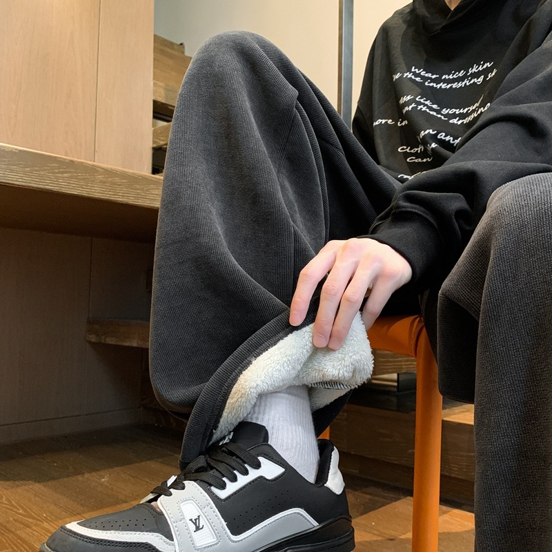 Férfi fleece-béléssel ellátott tréner nadrág bambuszrostból, vastag bélés, elasztikus derék, szabás egyenestől széles lábszárig, zseb részlet