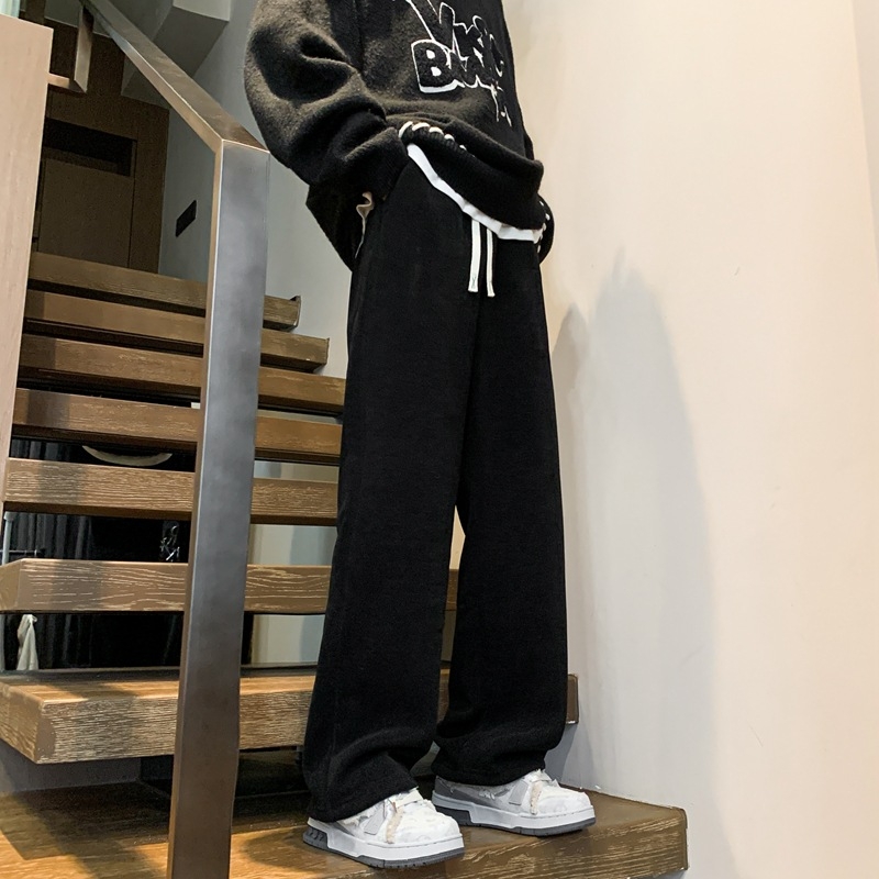 Férfi fleece-béléssel ellátott tréner nadrág bambuszrostból, vastag bélés, elasztikus derék, szabás egyenestől széles lábszárig, zseb részlet