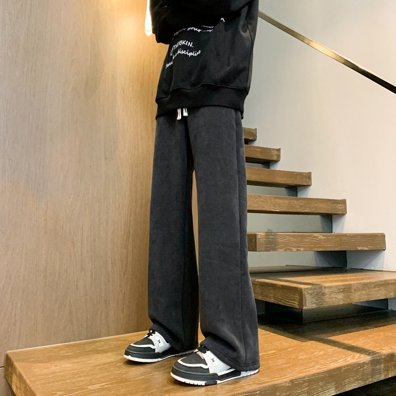 Férfi fleece-béléssel ellátott tréner nadrág bambuszrostból, vastag bélés, elasztikus derék, szabás egyenestől széles lábszárig, zseb részlet