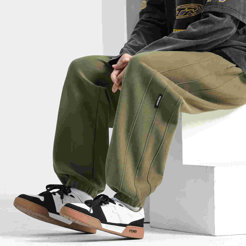 Férfi szélálló, fleece-béléssel ellátott laza sportos nadrág télre, középmagas derék kötővel