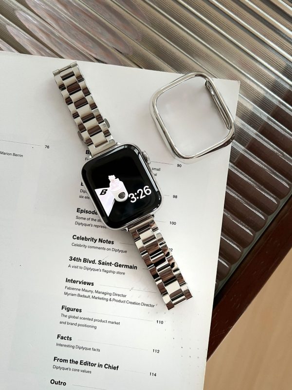 Kovový náramok pre Apple Watch, zapínanie na sponu, lesklý dizajn, módny štýl (Kompatibilné s Apple Watch; Kovový náramok; Zapínanie na sponu; Módny)