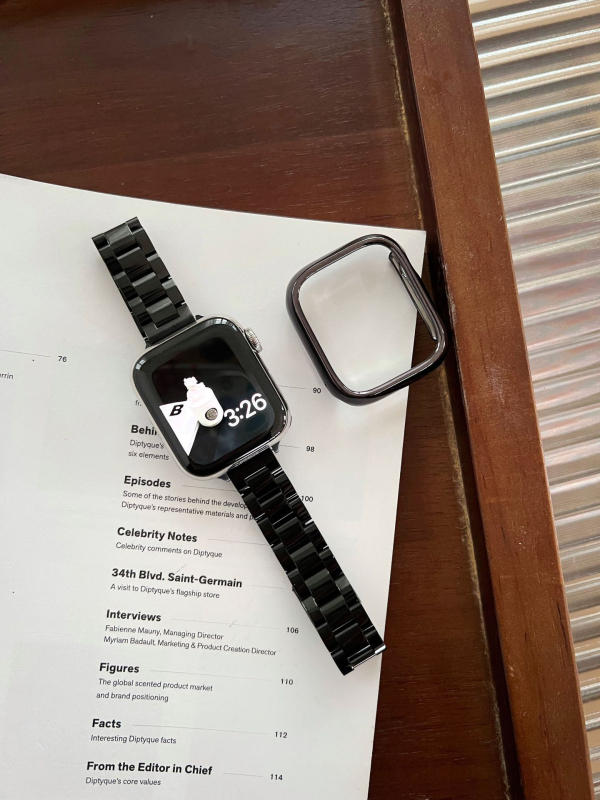 Kovový náramok pre Apple Watch, zapínanie na sponu, lesklý dizajn, módny štýl (Kompatibilné s Apple Watch; Kovový náramok; Zapínanie na sponu; Módny)