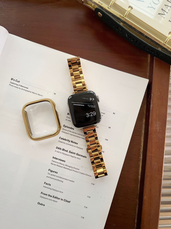 Kovový náramok pre Apple Watch, zapínanie na sponu, lesklý dizajn, módny štýl (Kompatibilné s Apple Watch; Kovový náramok; Zapínanie na sponu; Módny)