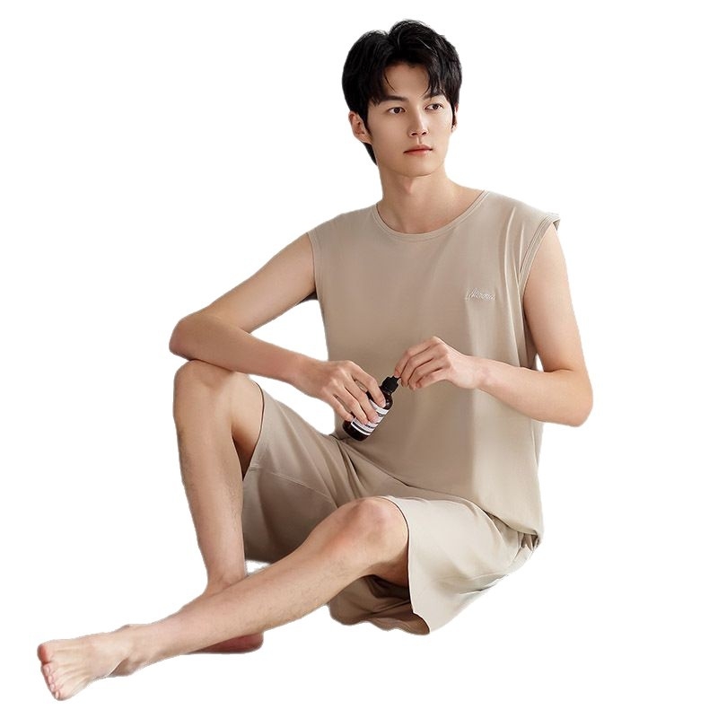 Muški ljetni modalni set pidžame: bez rukava majica i šorc; glavni materijal: modal; sastav: 47,5% viskoza, 5% spandex, 47,5% poliester; debljina tkanine: tanak; težina tkanine: 181–200 g/m²; vrat: okrugli