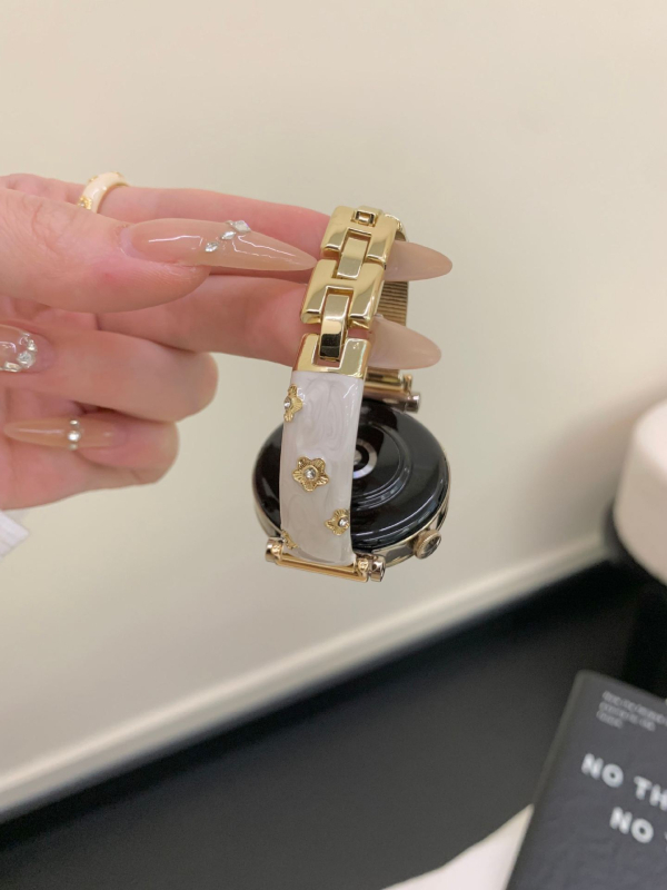 Bratara Flower Diamond Drip pentru Huawei – din aliaj de zinc, închidere buckle, compatibil cu Huawei Watch 8/9/GT5/GT4 și Watch4/3 Pro/Fit3, stil modern.