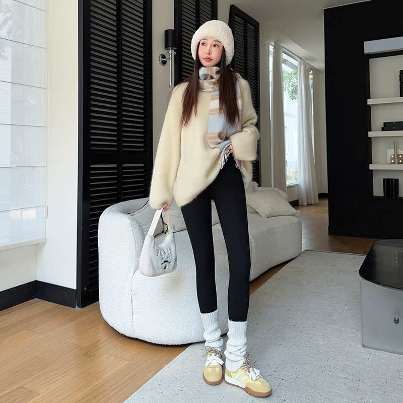 Naiste talveleggings - puuvill-Lycra segu, paks fleeces vooder, 9/10 pikkus, teksti muster 88082, põhikiht