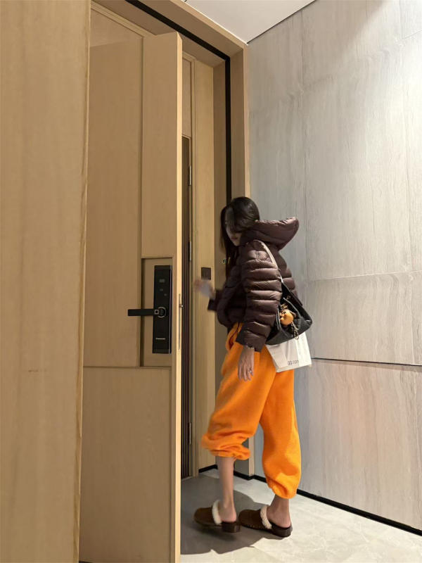Flis jogger hlače s vezicama na manšetama, srednji pojas, debeli zimski stil, ležeran kroj, japansko-korejski stil za odmor
