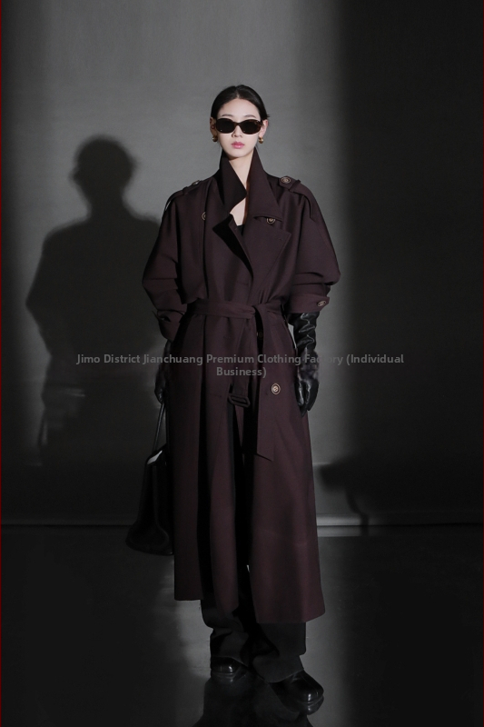 Női brit stílusú trench kabát, hosszított szabás, poliészter anyag 95%+, hercegnő ujjas ujjakkal, zakó típusú gallér